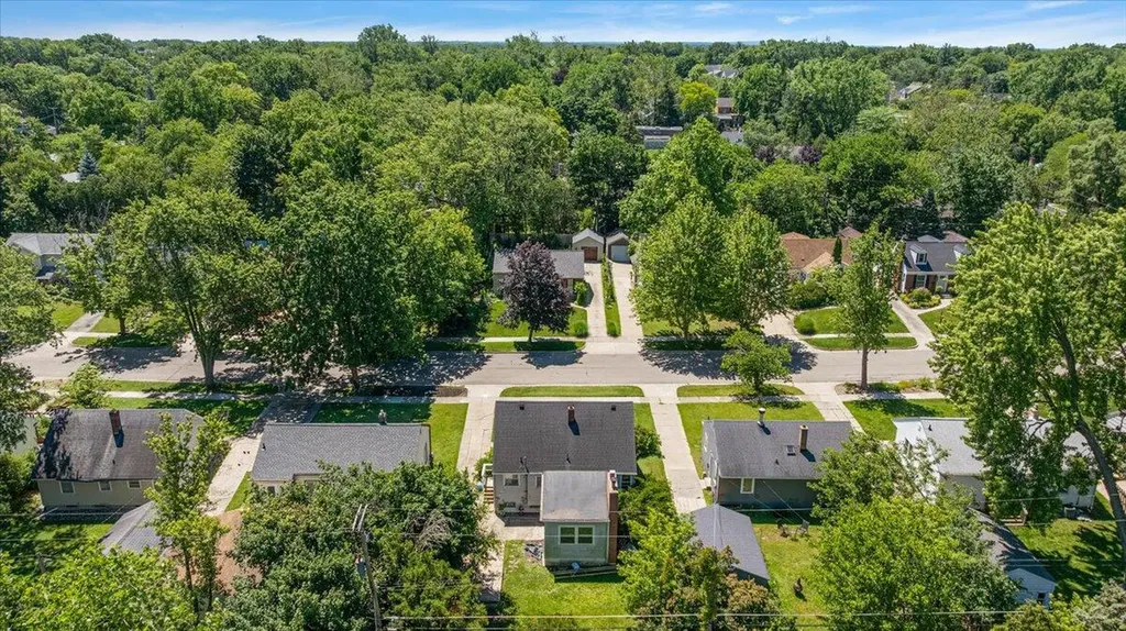 2223 Audobon Drive SE East Grand Rapids City MI 49506