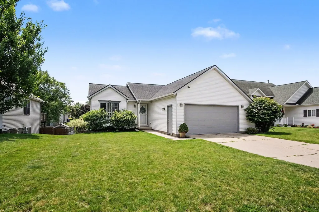3014 Stonewood Street NW Grand Rapids City MI 49504