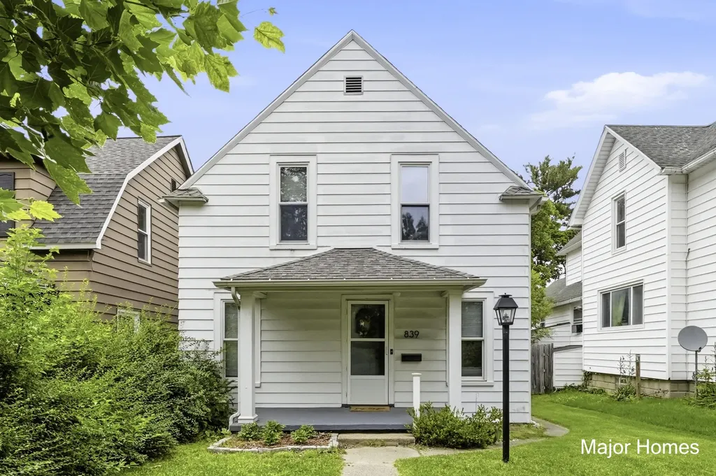 839 Crescent Street NE Grand Rapids City MI 49503