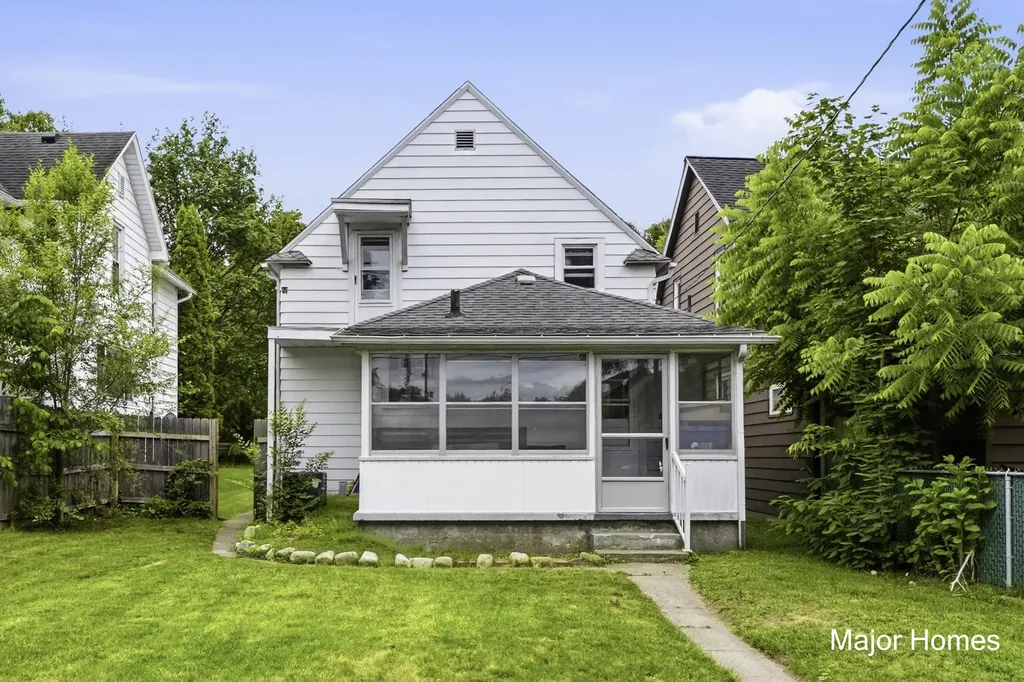 839 Crescent Street NE Grand Rapids City MI 49503