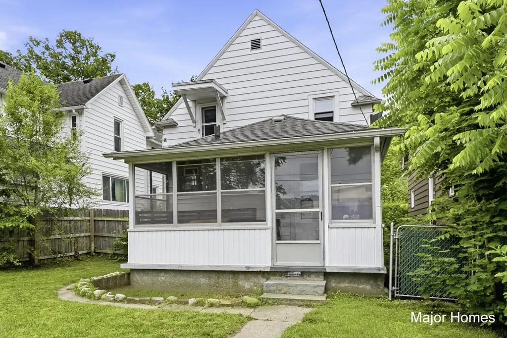 839 Crescent Street NE Grand Rapids City MI 49503