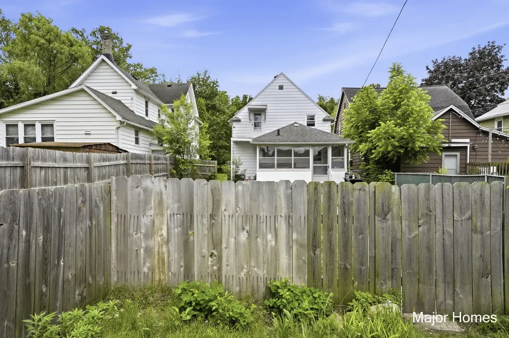 839 Crescent Street NE Grand Rapids City MI 49503
