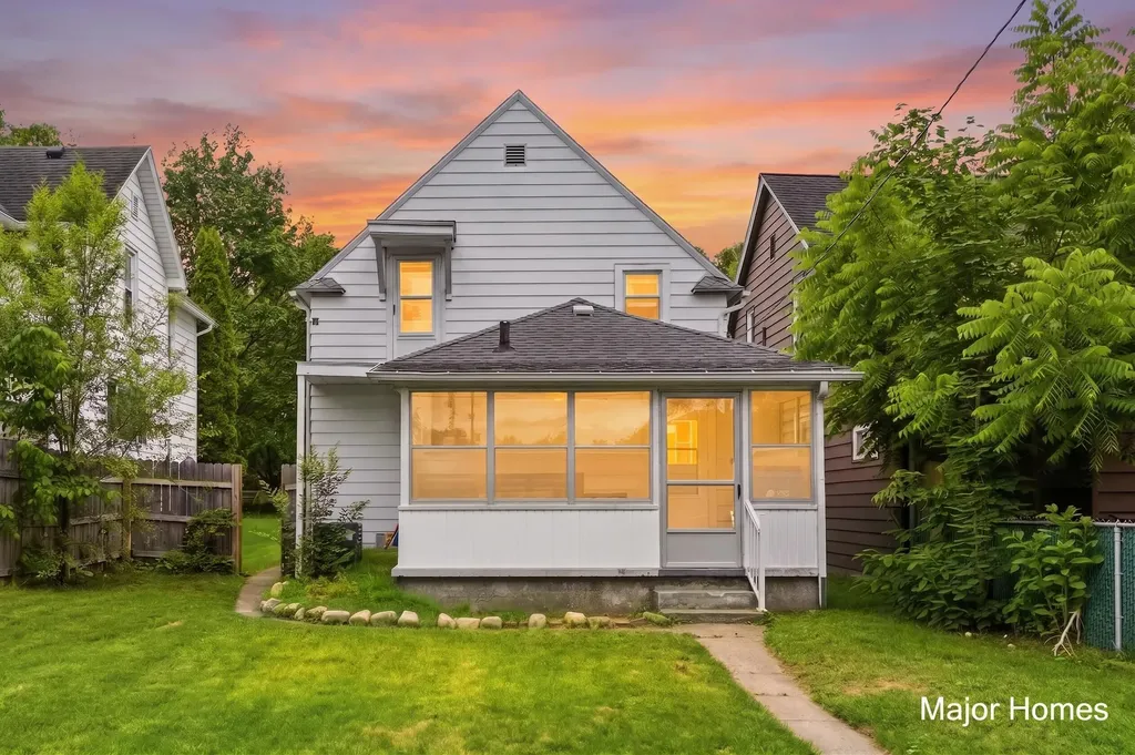 839 Crescent Street NE Grand Rapids City MI 49503