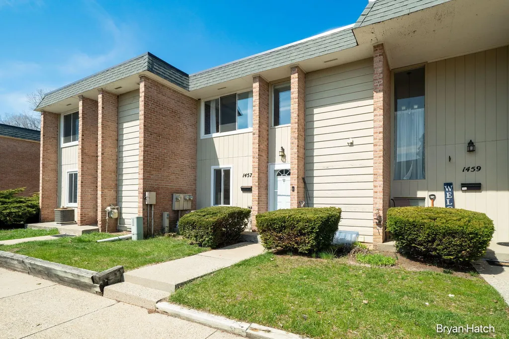 1457 N Saxony Drive SE Grand Rapids City MI 49508