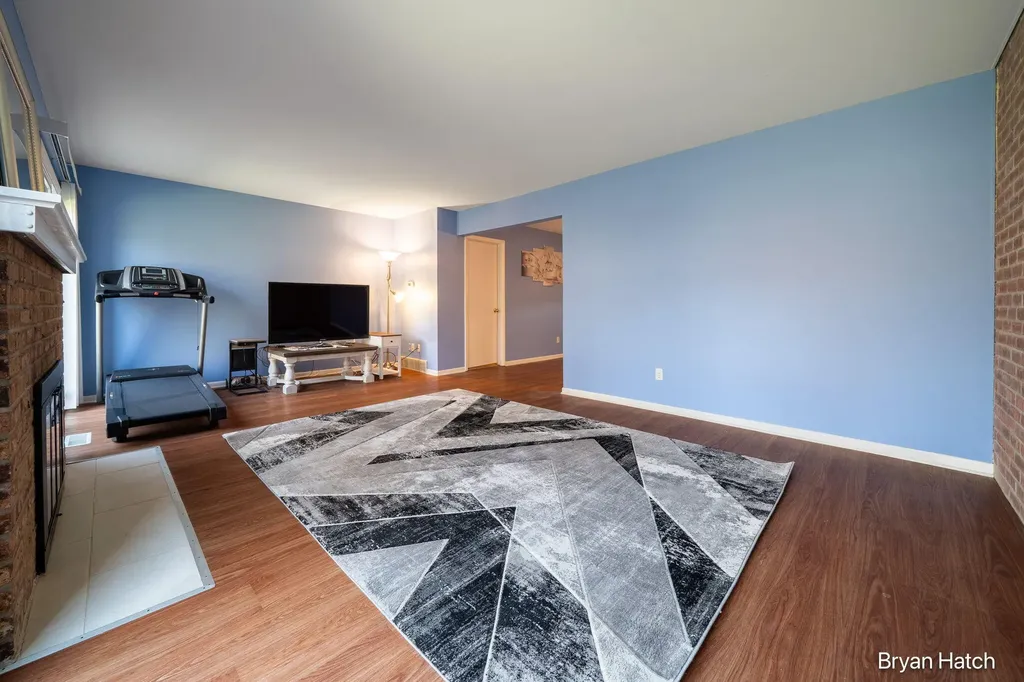 1457 N Saxony Drive SE Grand Rapids City MI 49508