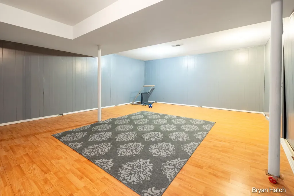 1457 N Saxony Drive SE Grand Rapids City MI 49508