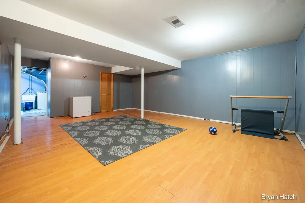 1457 N Saxony Drive SE Grand Rapids City MI 49508