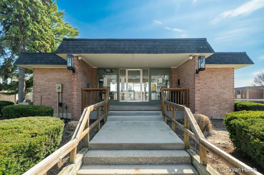 1457 N Saxony Drive SE Grand Rapids City MI 49508
