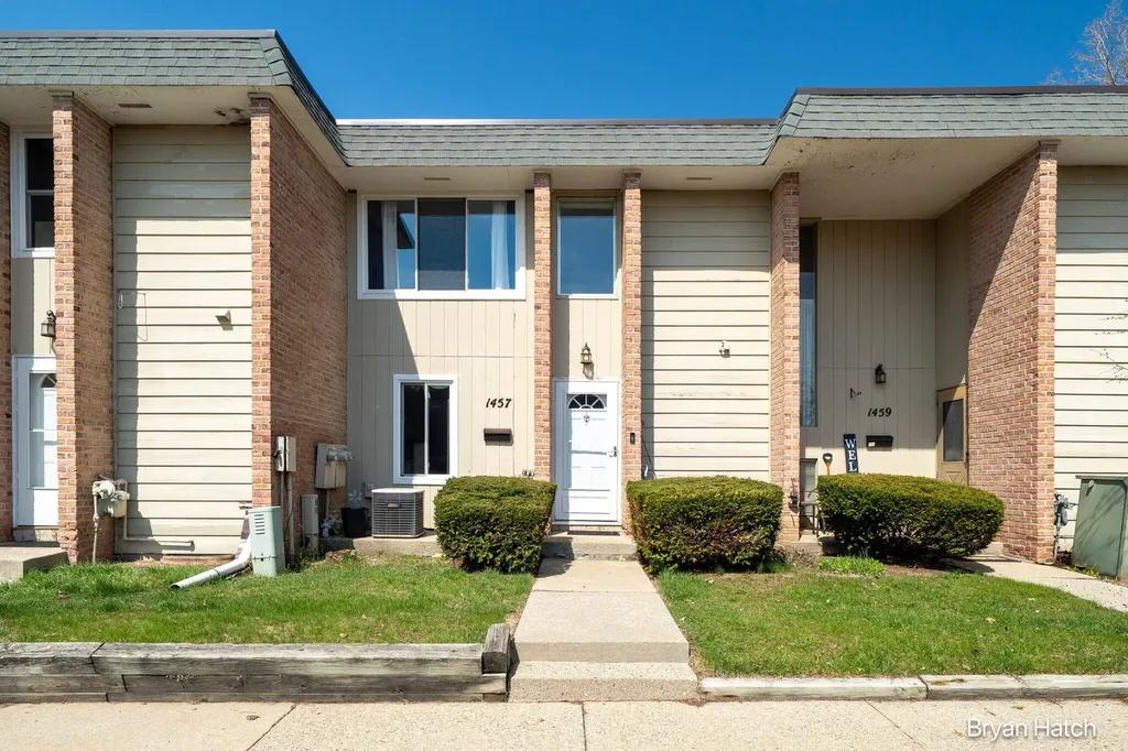 1457 N Saxony Drive SE Grand Rapids City MI 49508