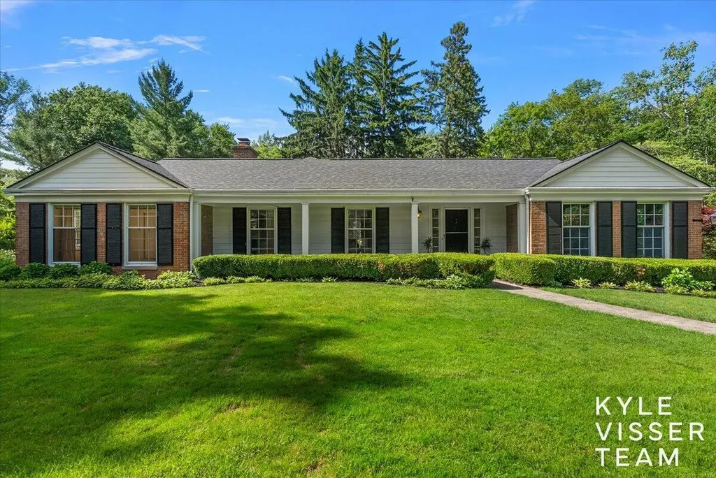 2089 Robinson Road SE Grand Rapids Charter Township MI 49506