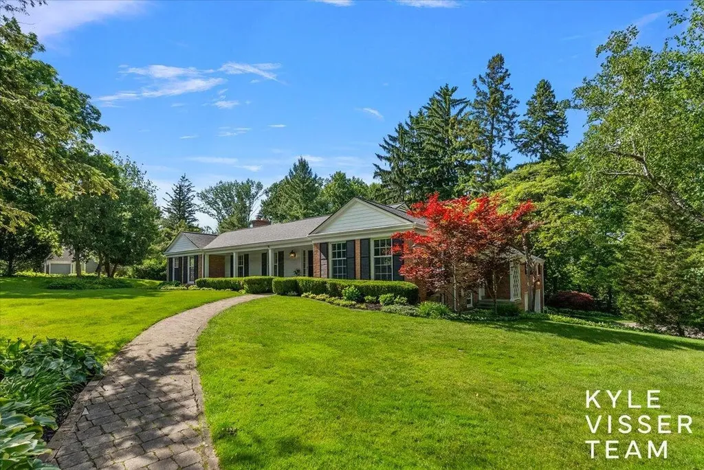 2089 Robinson Road SE Grand Rapids Charter Township MI 49506