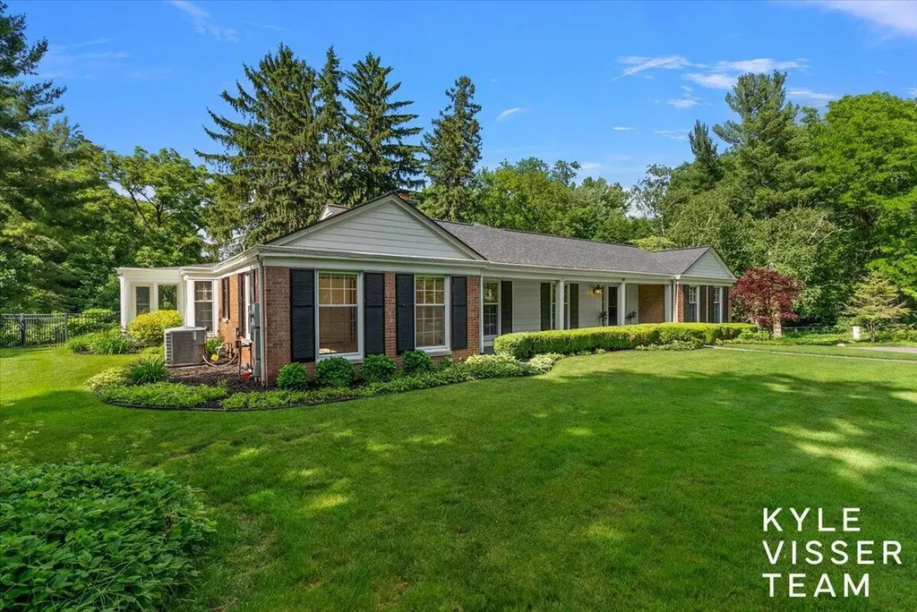 2089 Robinson Road SE Grand Rapids Charter Township MI 49506