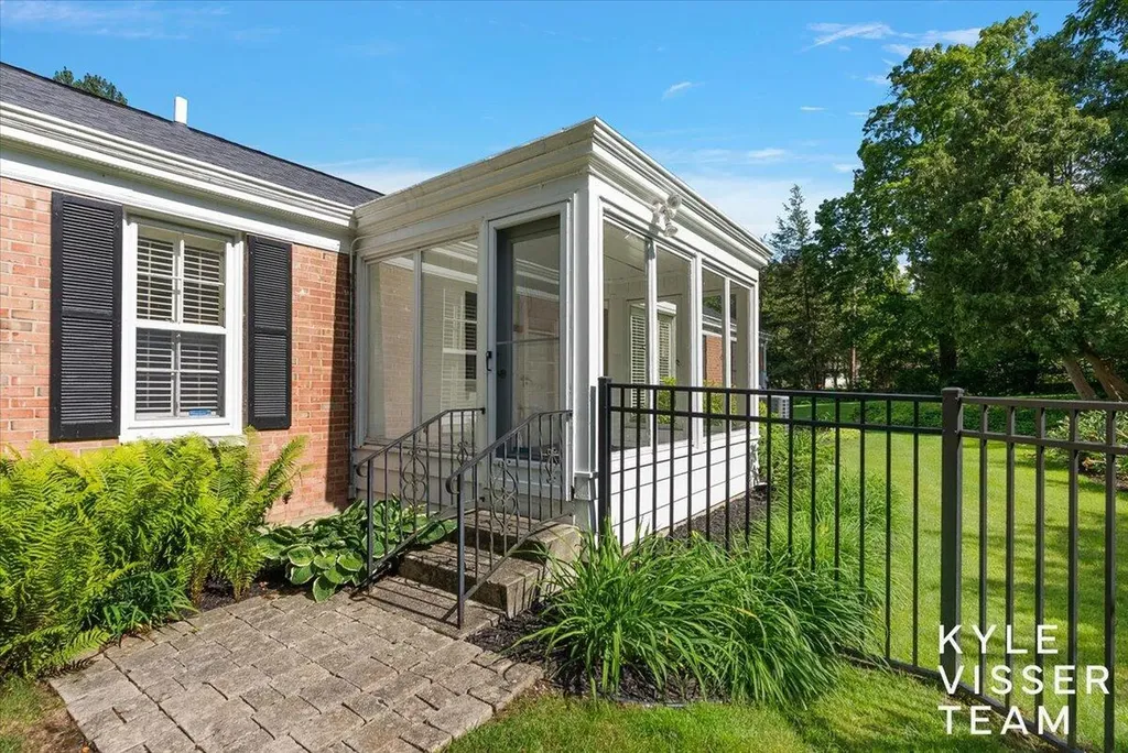 2089 Robinson Road SE Grand Rapids Charter Township MI 49506