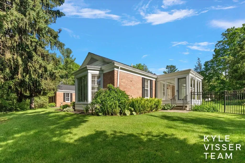 2089 Robinson Road SE Grand Rapids Charter Township MI 49506