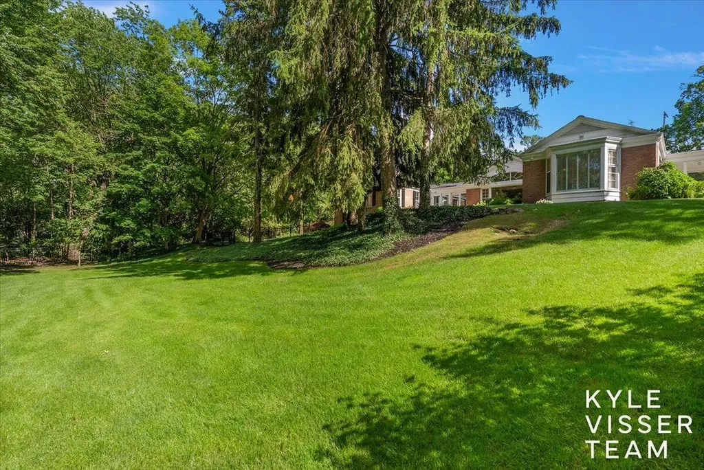 2089 Robinson Road SE Grand Rapids Charter Township MI 49506