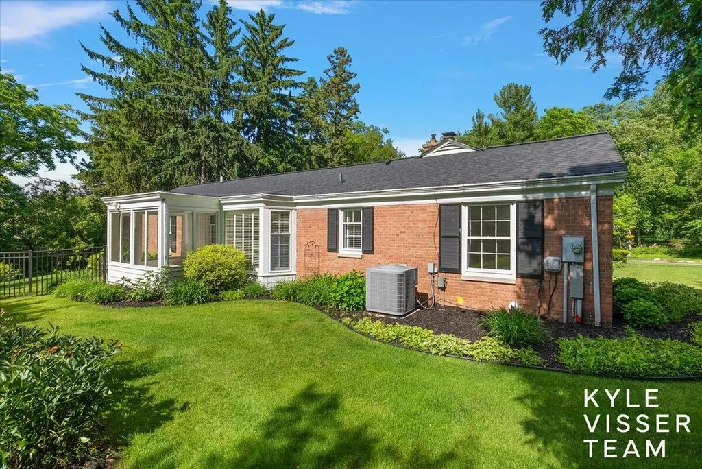 2089 Robinson Road SE Grand Rapids Charter Township MI 49506