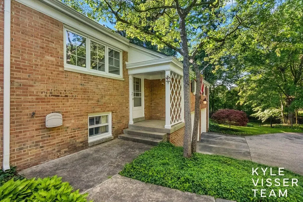 2089 Robinson Road SE Grand Rapids Charter Township MI 49506