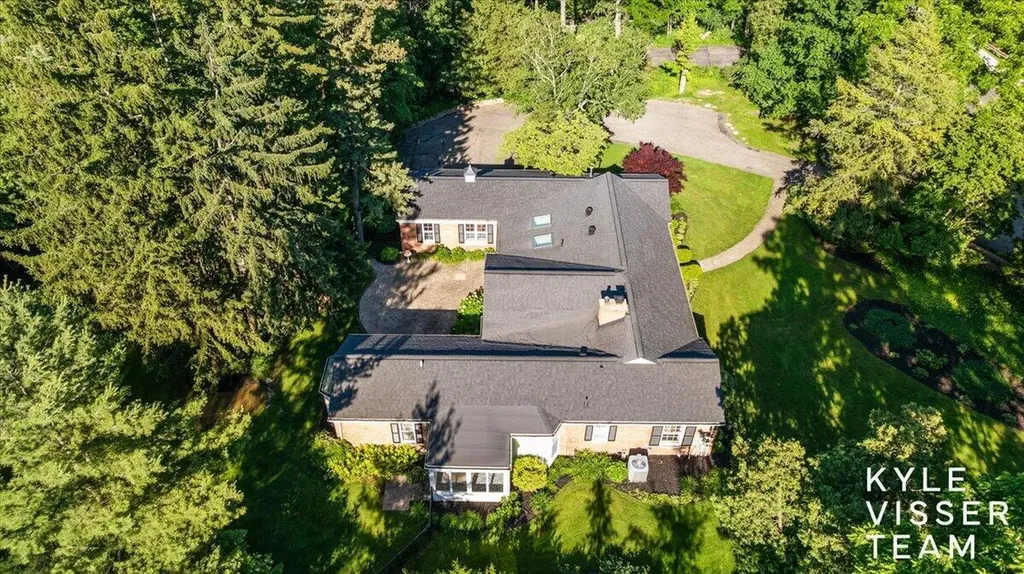 2089 Robinson Road SE Grand Rapids Charter Township MI 49506