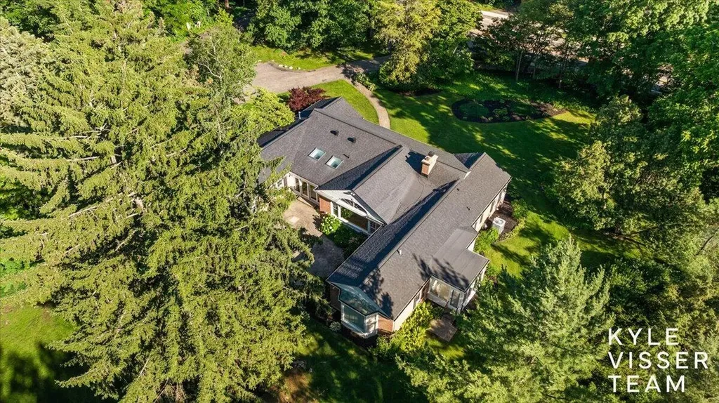 2089 Robinson Road SE Grand Rapids Charter Township MI 49506