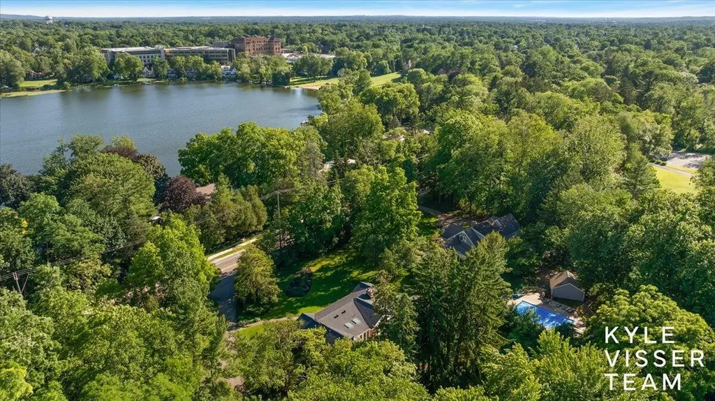 2089 Robinson Road SE Grand Rapids Charter Township MI 49506