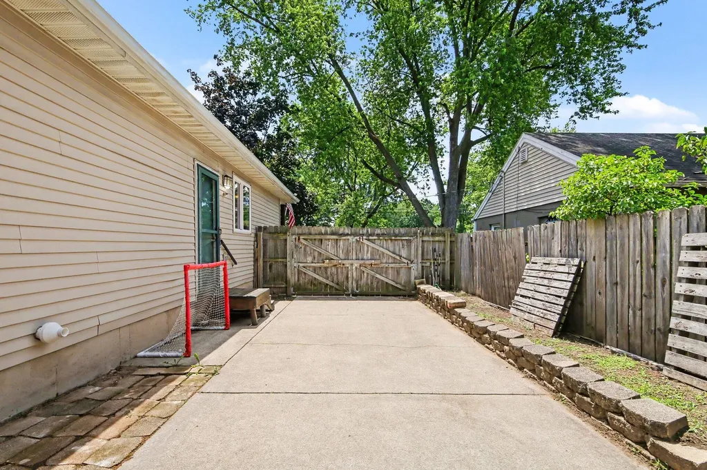 341 Nora Street SE Kentwood City MI 49548
