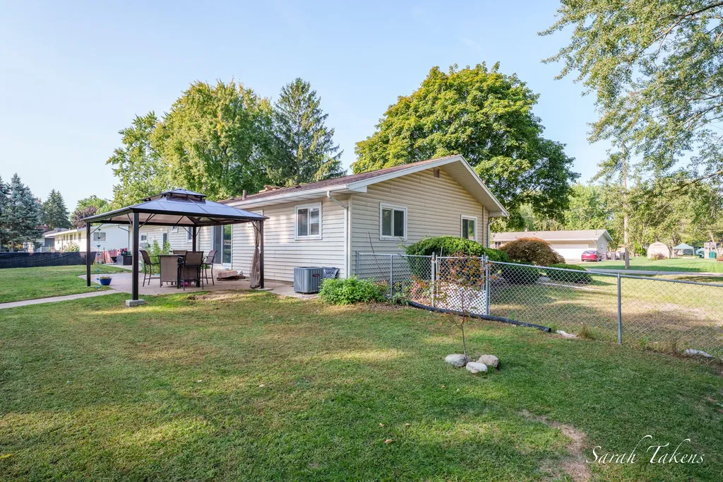 7524 Cherry Avenue Georgetown Charter Township MI 49428