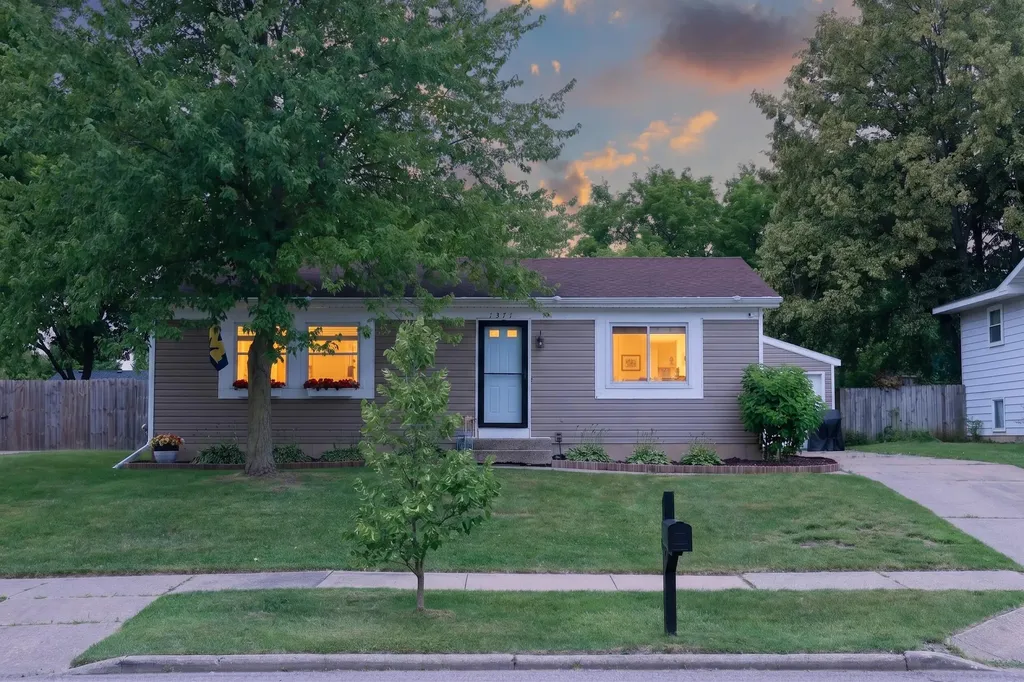 1371 Beckwith Avenue NE Grand Rapids City MI 49505