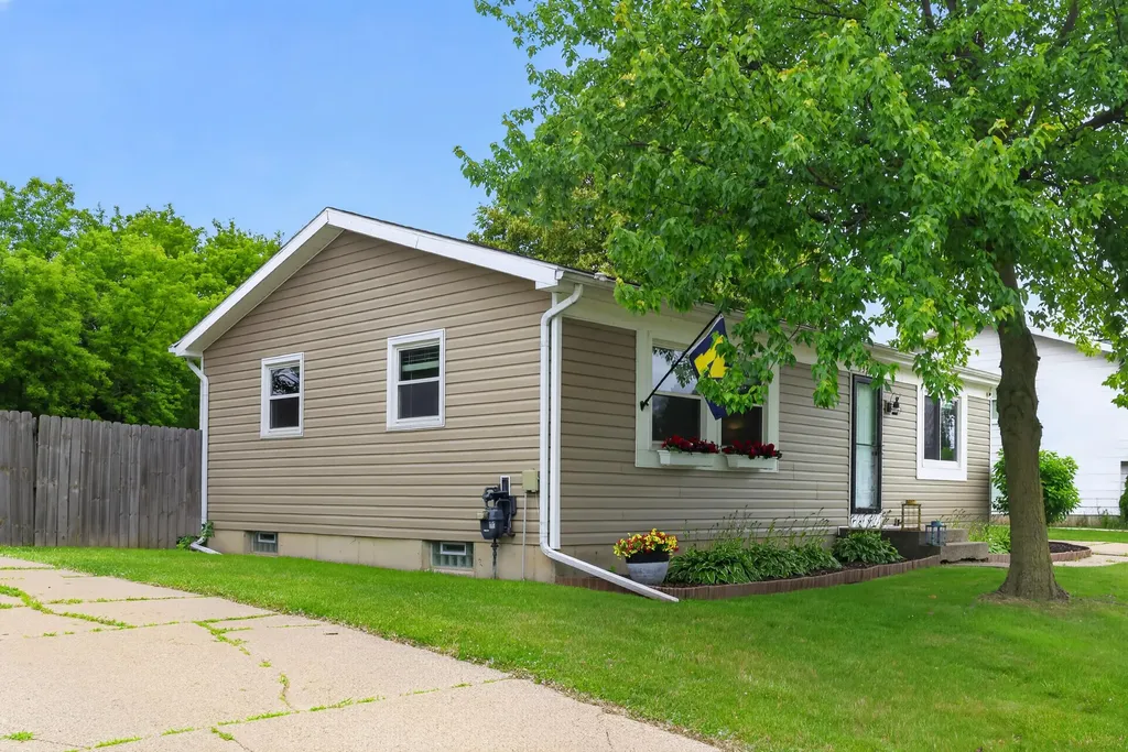 1371 Beckwith Avenue NE Grand Rapids City MI 49505