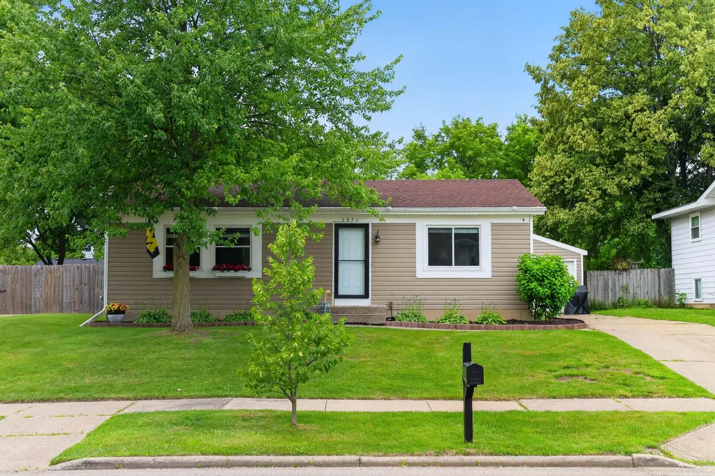 1371 Beckwith Avenue NE Grand Rapids City MI 49505