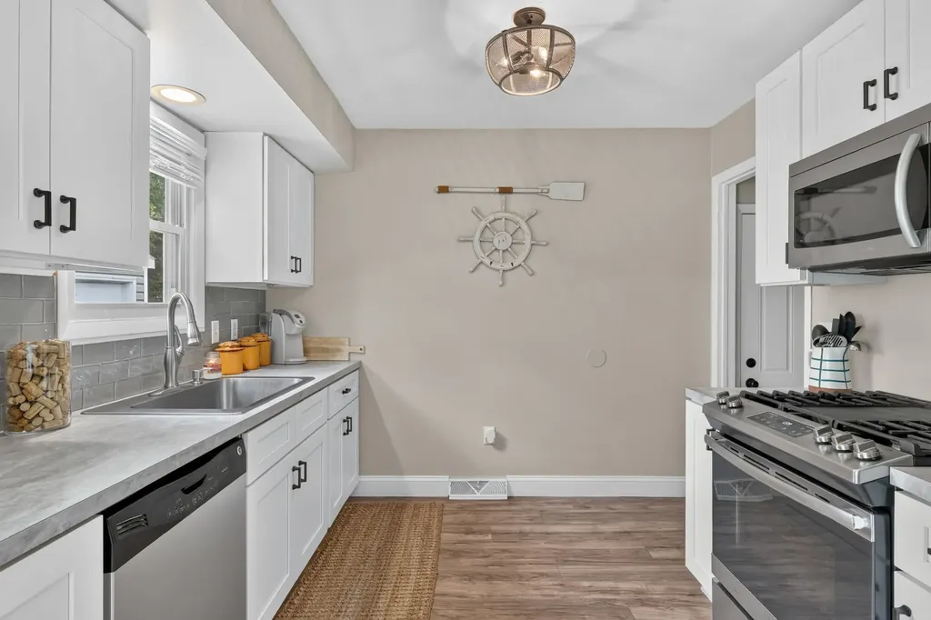 1371 Beckwith Avenue NE Grand Rapids City MI 49505