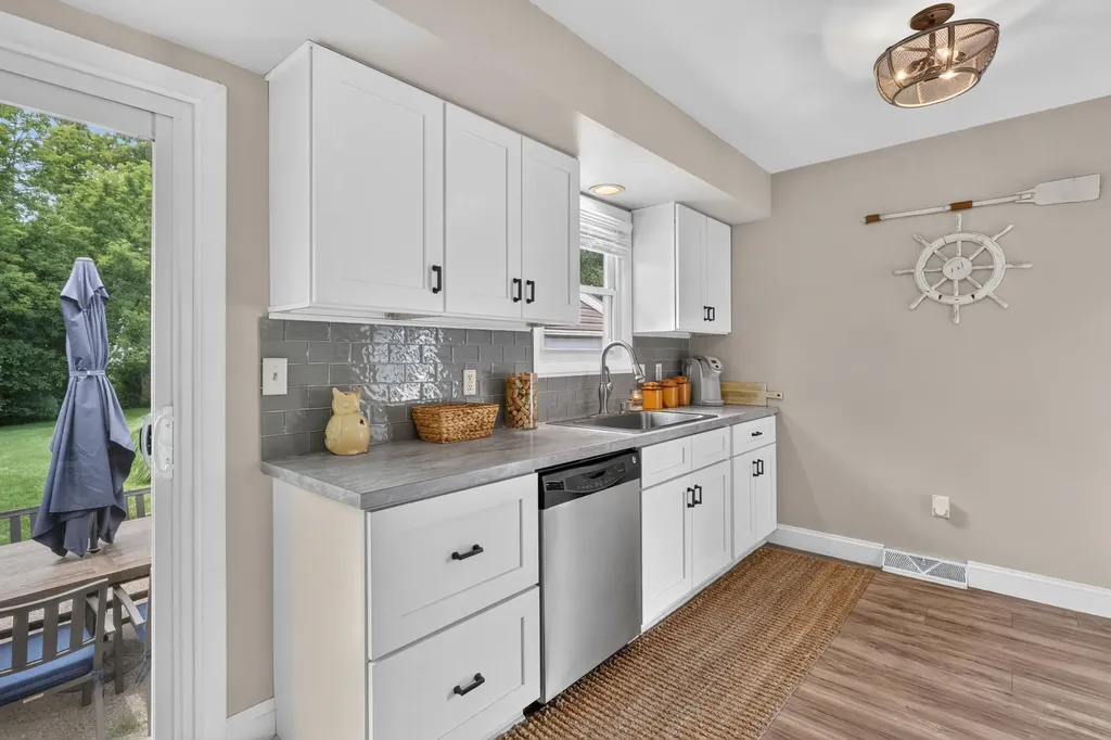 1371 Beckwith Avenue NE Grand Rapids City MI 49505