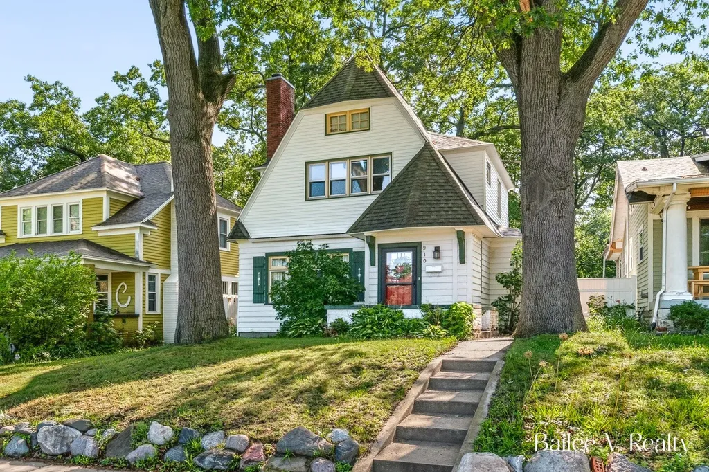 910 Benjamin Avenue SE Grand Rapids City MI 49506