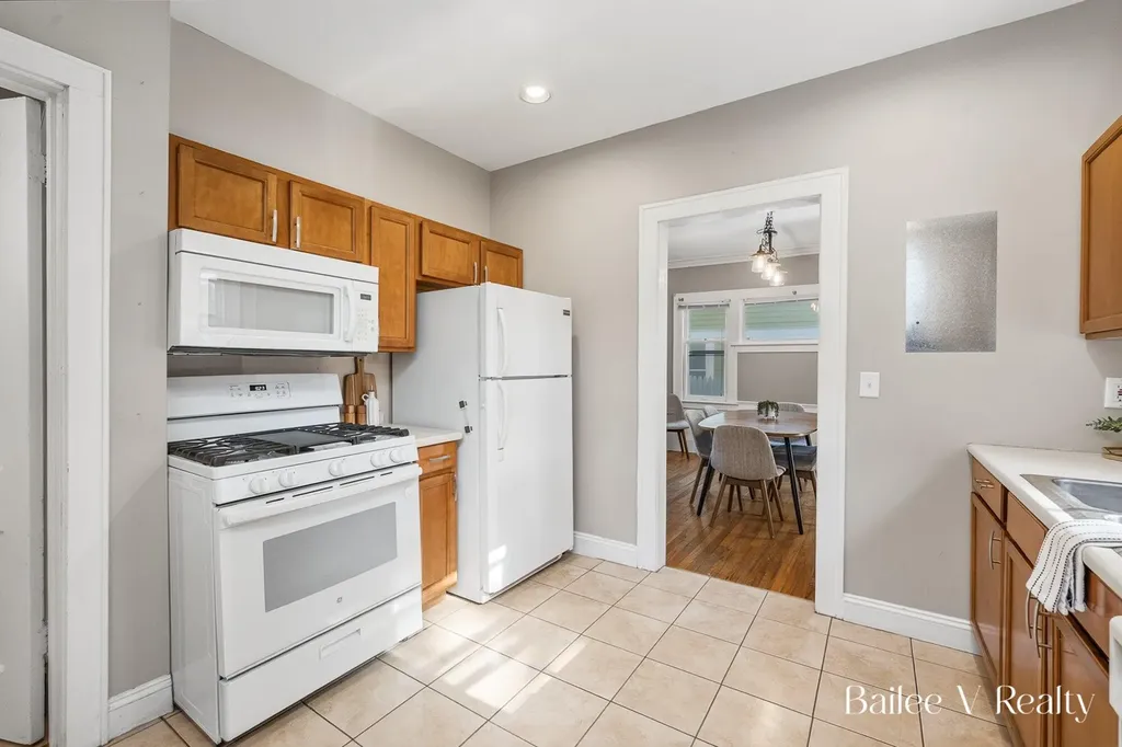 910 Benjamin Avenue SE Grand Rapids City MI 49506