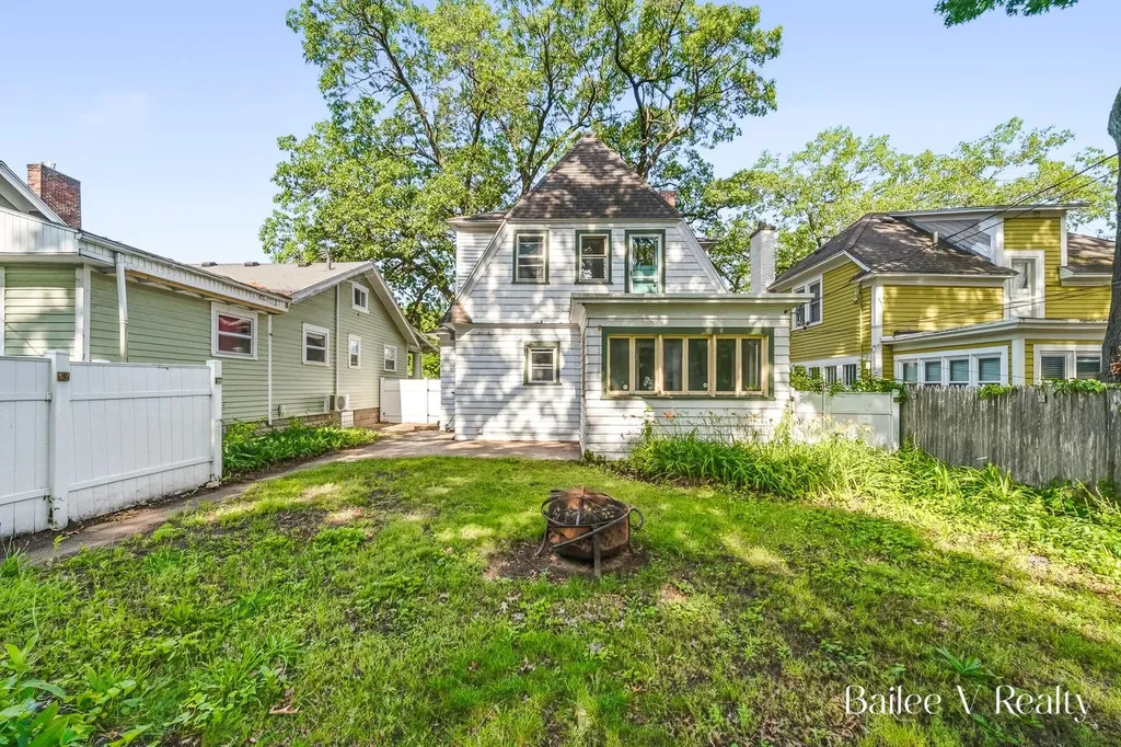 910 Benjamin Avenue SE Grand Rapids City MI 49506