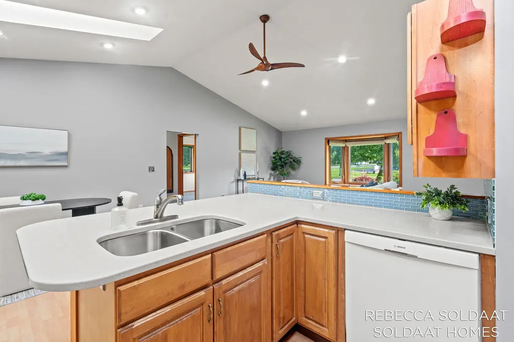 3464 Leonard Street NW Walker City MI 49534