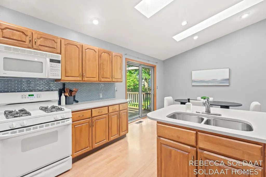 3464 Leonard Street NW Walker City MI 49534