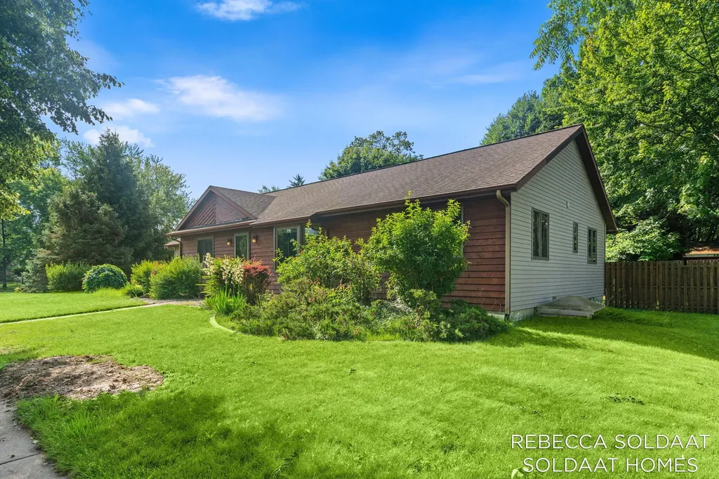 3464 Leonard Street NW Walker City MI 49534