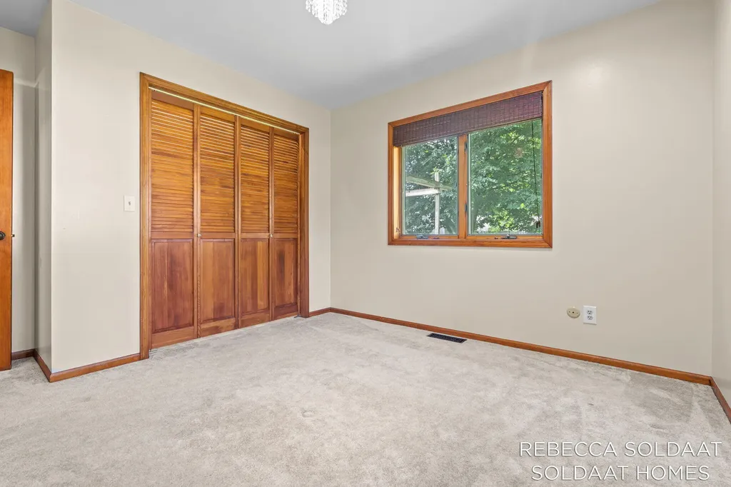3464 Leonard Street NW Walker City MI 49534