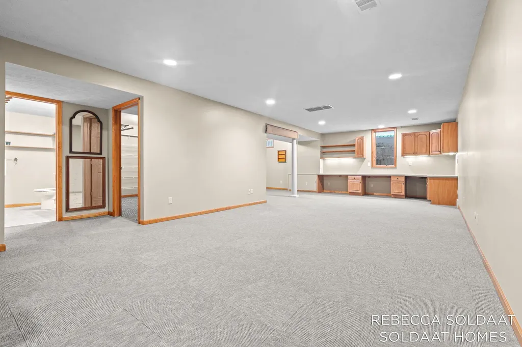 3464 Leonard Street NW Walker City MI 49534