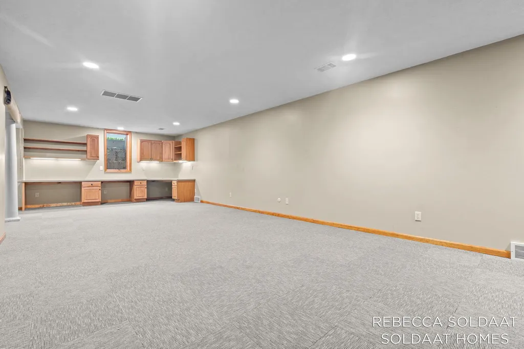 3464 Leonard Street NW Walker City MI 49534
