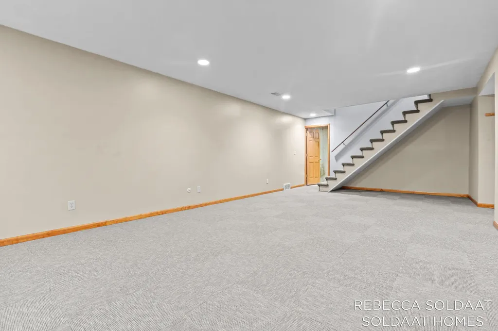 3464 Leonard Street NW Walker City MI 49534