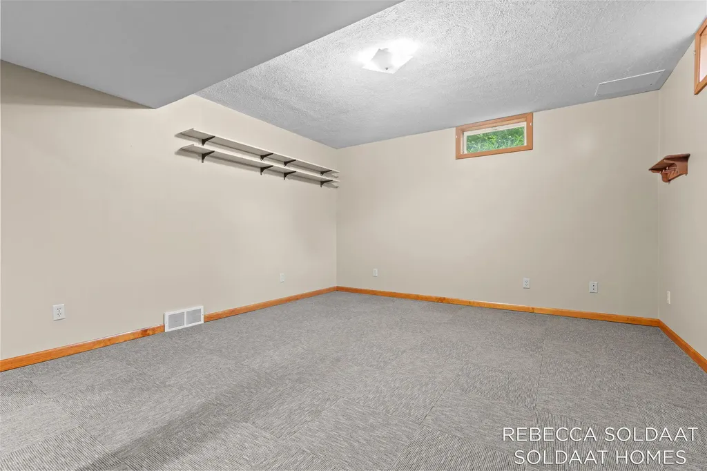 3464 Leonard Street NW Walker City MI 49534