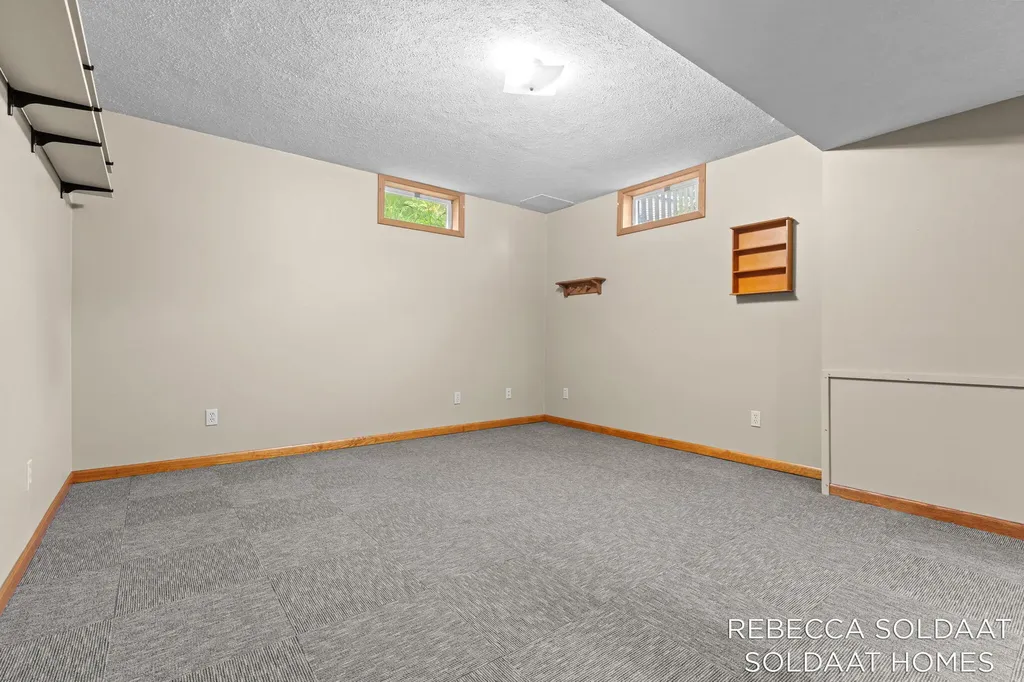 3464 Leonard Street NW Walker City MI 49534