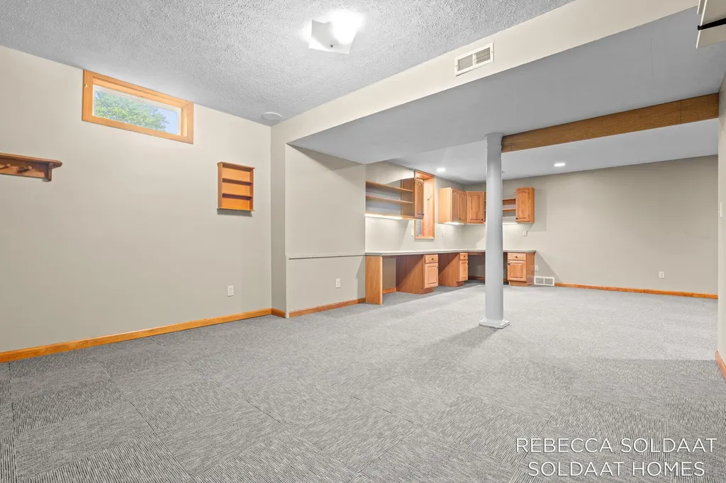 3464 Leonard Street NW Walker City MI 49534