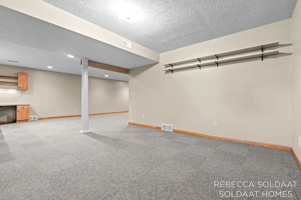 3464 Leonard Street NW Walker City MI 49534