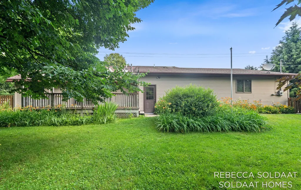 3464 Leonard Street NW Walker City MI 49534