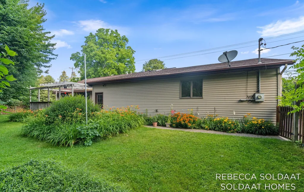 3464 Leonard Street NW Walker City MI 49534