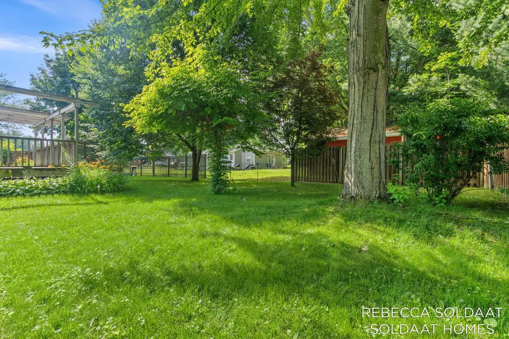 3464 Leonard Street NW Walker City MI 49534