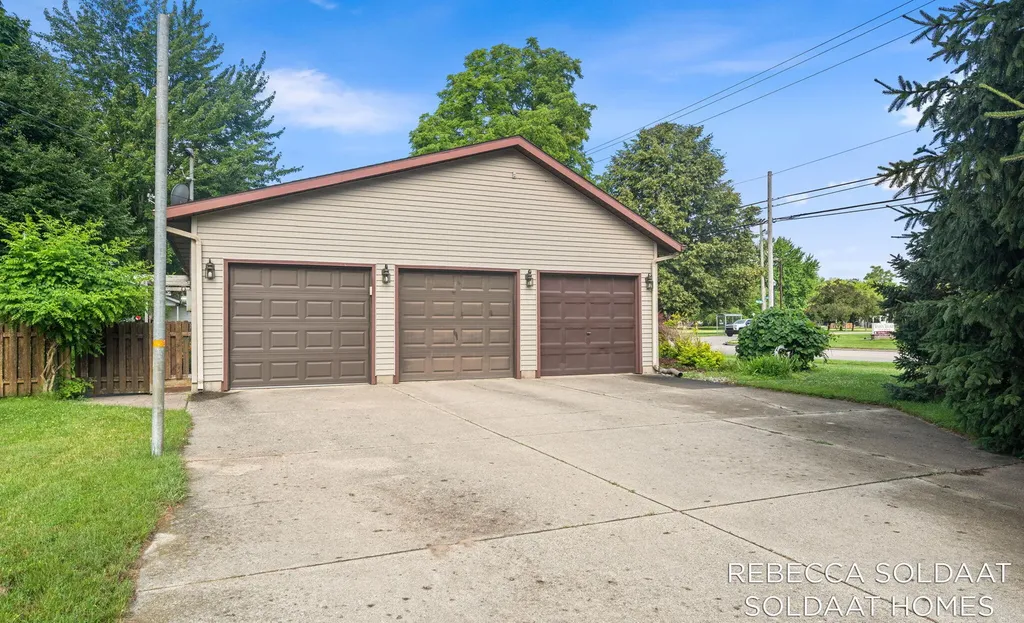 3464 Leonard Street NW Walker City MI 49534