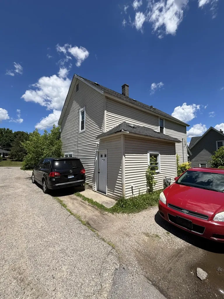 623 Lane Avenue NW Grand Rapids City MI 49504